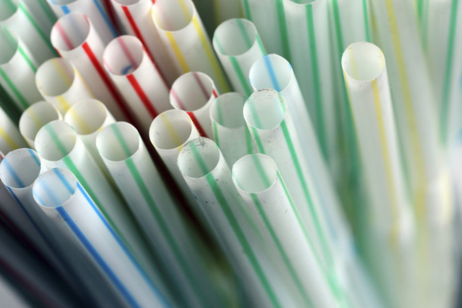 https://www.foodbusinessnews.net/ext/resources/FBN-Features/12/PlasticStraws_Lead.jpg?height=635&t=1544027685&width=1200